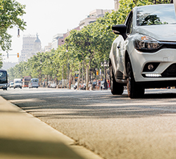 Los vehículos sin etiqueta pagarán 2 euros al día por circular en Barcelona
